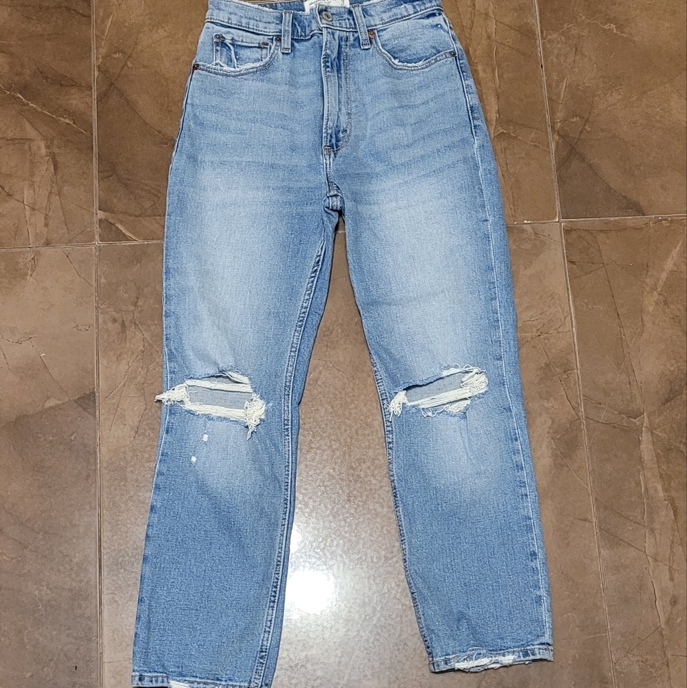 SOLD Abercrombie & Fitch Ultra High Rise Ankle Straight Jeans - Picture 1 of 6